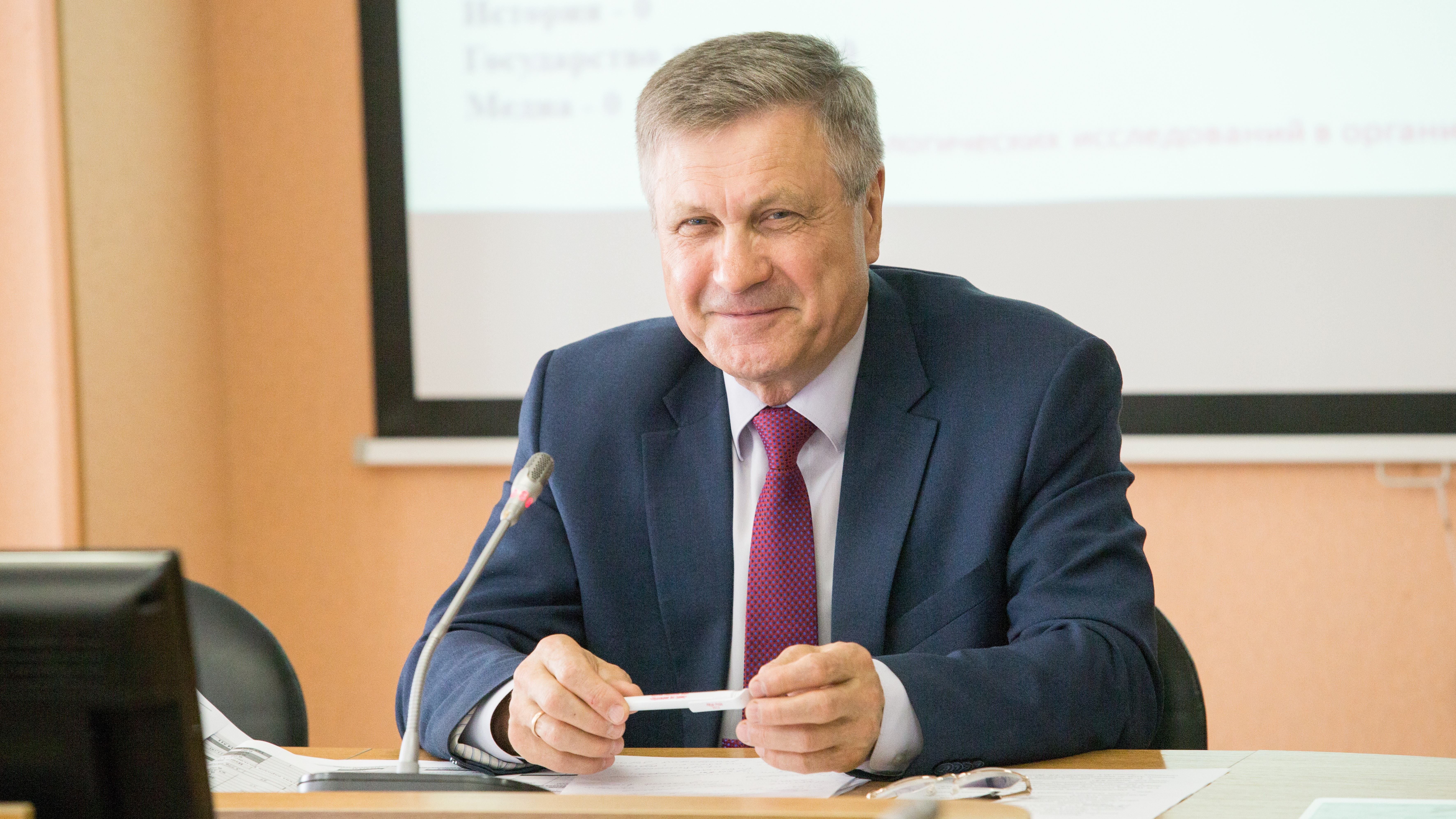 Руководитель НОЦ «Большой Алтай» поздравляет коллег с Днем российской науки