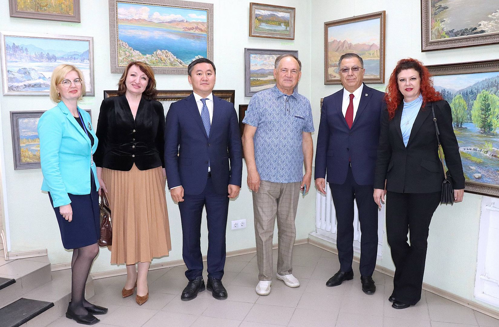 Участников IV Алтаистического форума познакомили с красотой Большого Алтая в искусстве