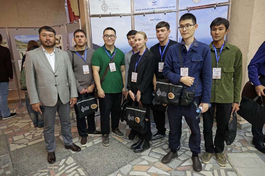 «Алтайская правда» подготовила фоторепортаж с IV Международного алтаистического форума