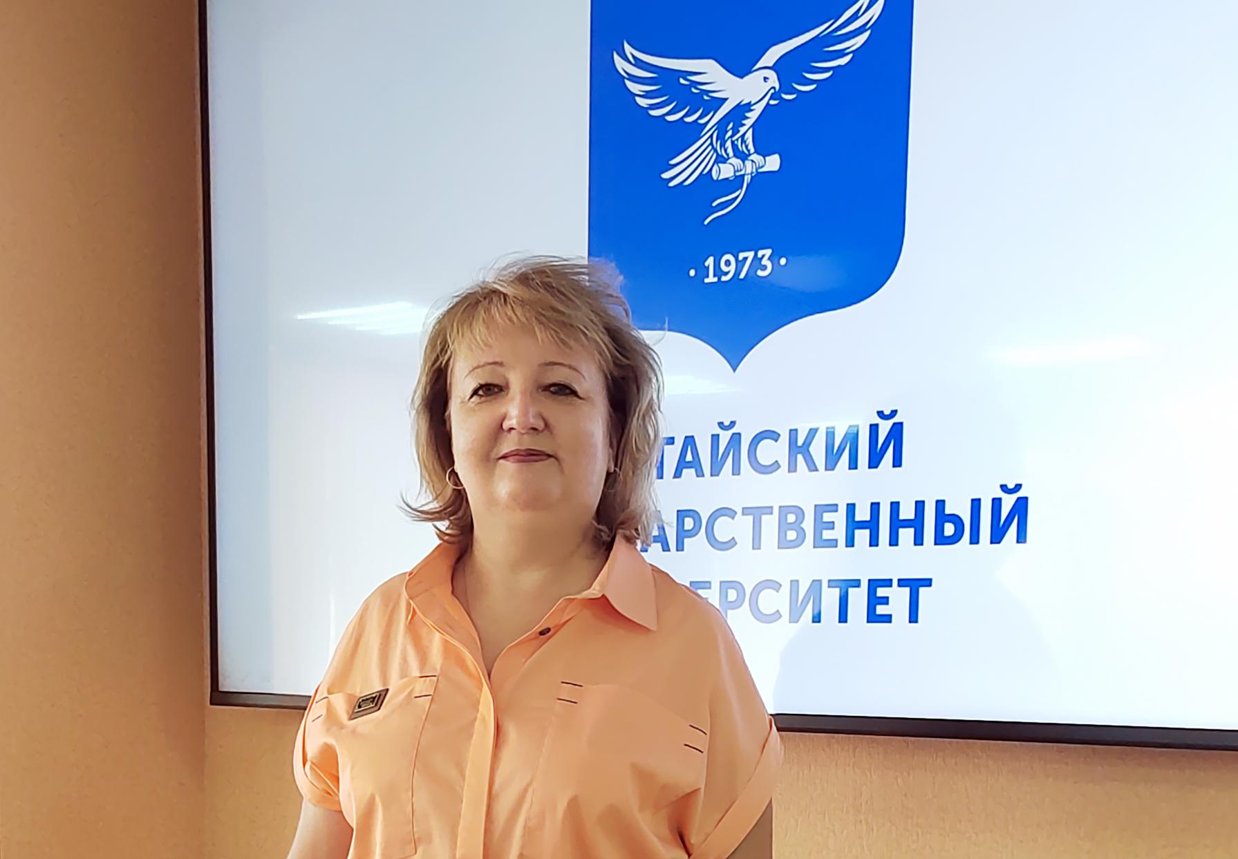 Поздравление с Днем знаний от руководителя НОЦ «Большой Алтай» Юлии Лысенко