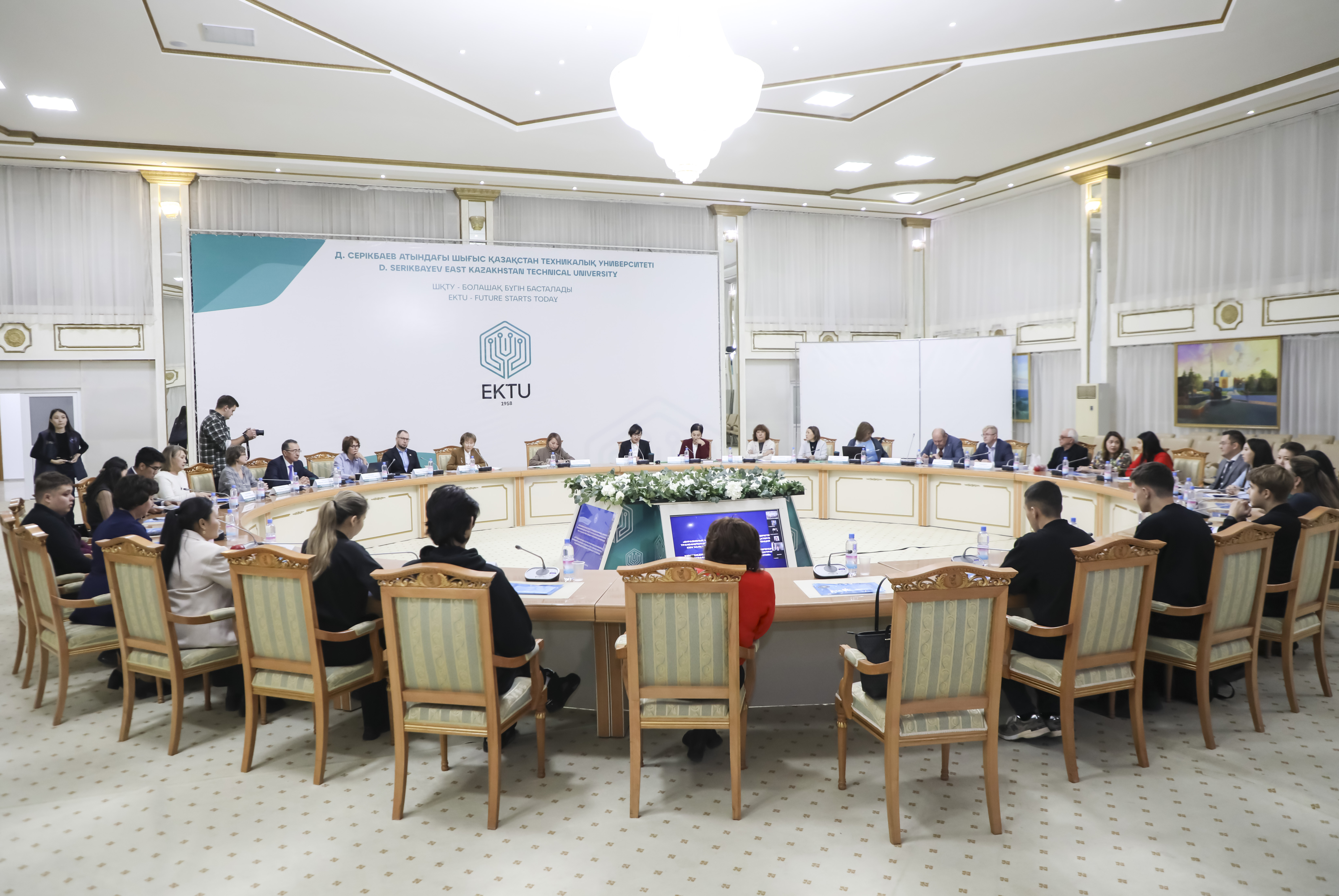 В Усть-Каменогорске обсудили этнодемографические процессы в Евразии и результаты международных экспедиций Большого Алтая