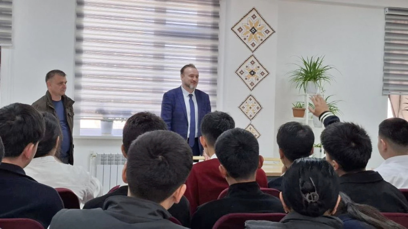 Эксперты Большого Алтая проводят встречи со школьниками Кыргызстана