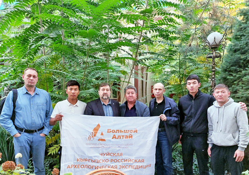 Археологи Большого Алтая обнаружили в Кыргызстане древний женский облик в камне