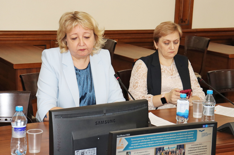 Ученые НОЦ алтаистики и тюркологии «Большой Алтай» подвели итоги работы за год и обсудили планы на будущее