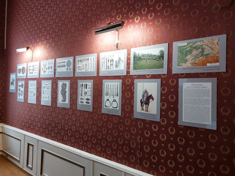 Губернатор Виктор Томенко в Москве посетил созданную учеными АлтГУ выставку «Алтай – родина тюрок»