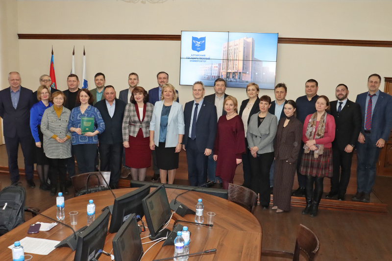 Ученые НОЦ алтаистики и тюркологии «Большой Алтай» подвели итоги работы за год и обсудили планы на будущее