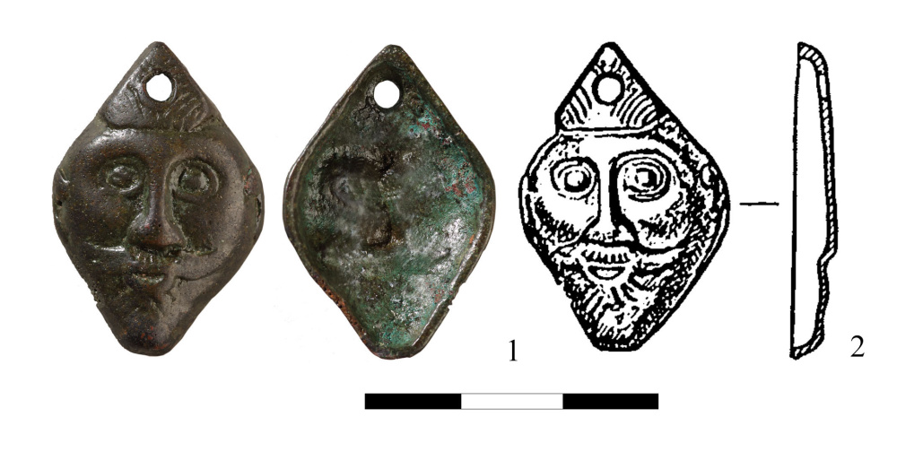 Бляха-подвеска в виде антропоморфной личины