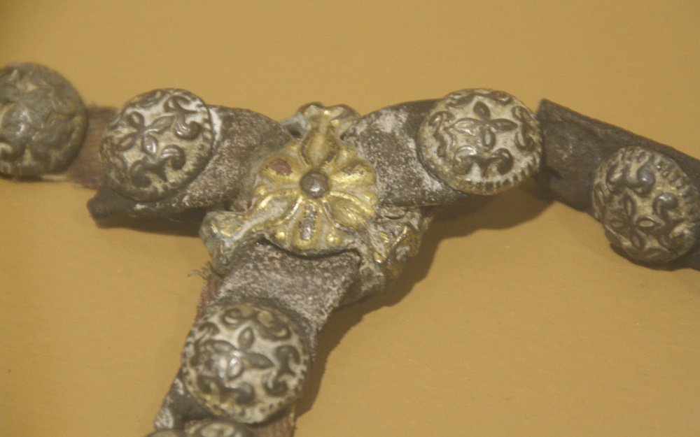 Подвесной ремень поясного набора с накладными бляхами и ременным распределителем (частичная реконструкция)