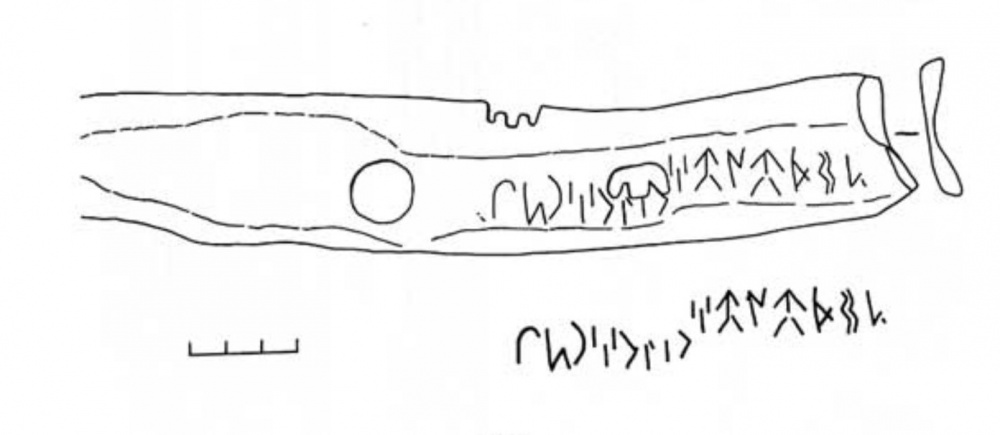 Роговая пластина с рунической надписью 